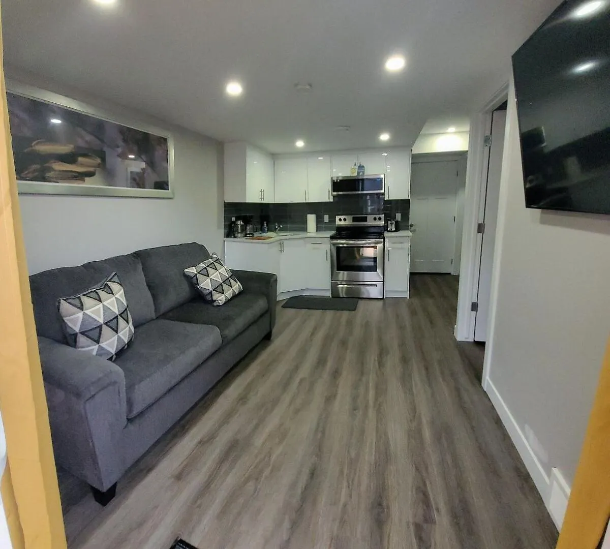1Bedroom 2Beds Suite Nw Calgary